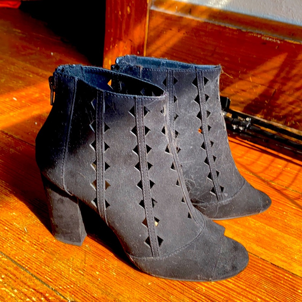 BRASH BRAND OPEN TOE BLACK HEELS